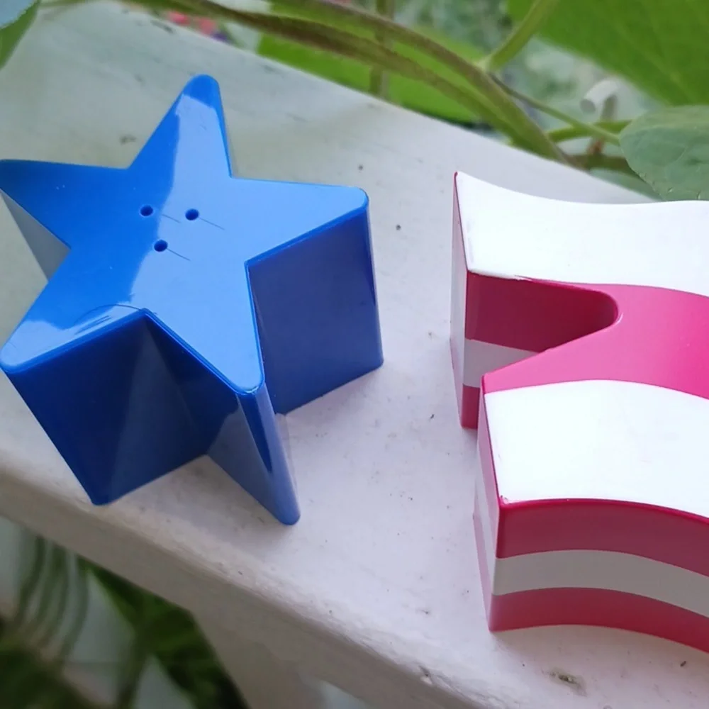 VINTAGE IN BOX Star & American Flag Salt & Pepper 3D Shaker Set